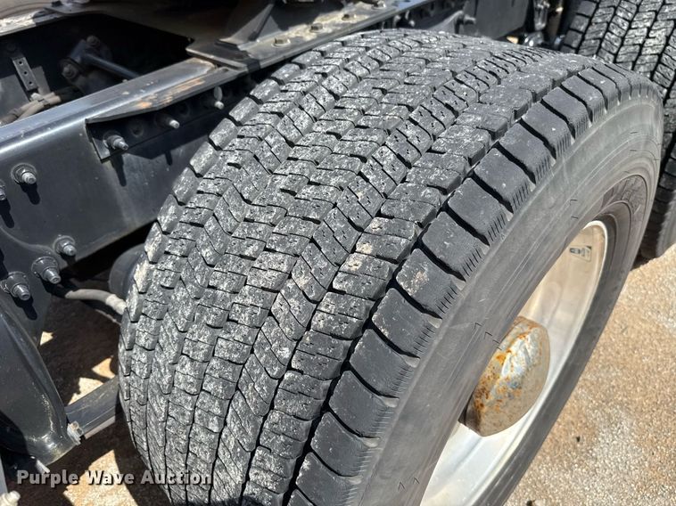 image for item EJ4826 2017 Freightliner Cascadia 125 semi truck