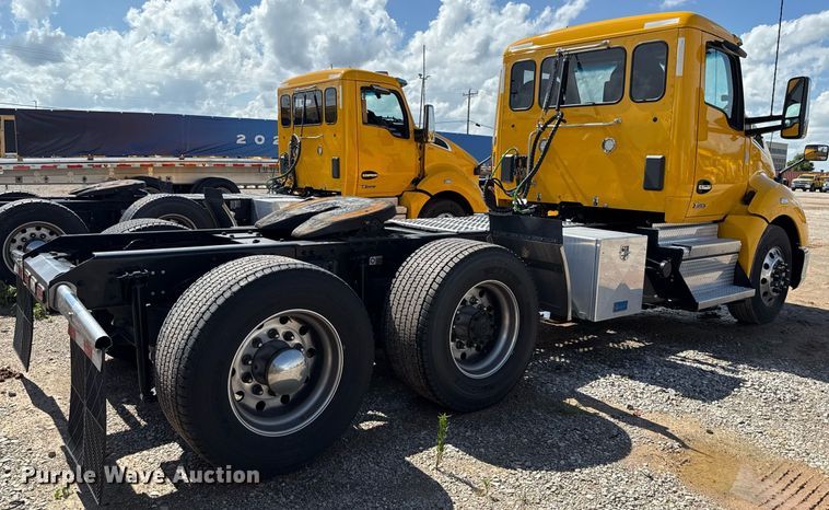 image for item EJ4827 2022 Kenworth T680 semi truck
