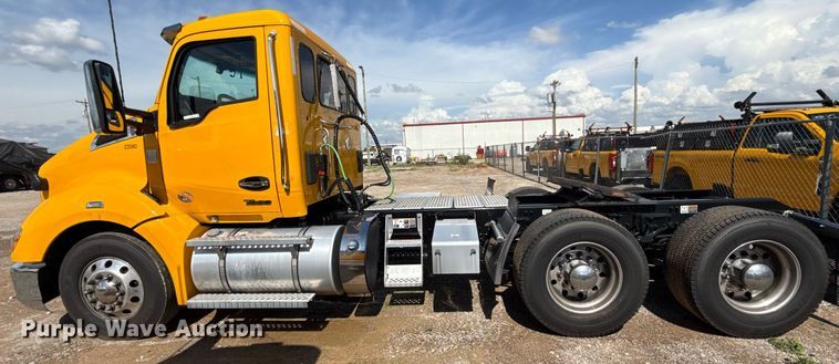 image for item EJ4827 2022 Kenworth T680 semi truck