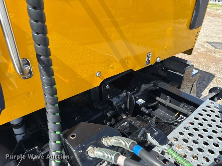 image for item EJ4827 2022 Kenworth T680 semi truck