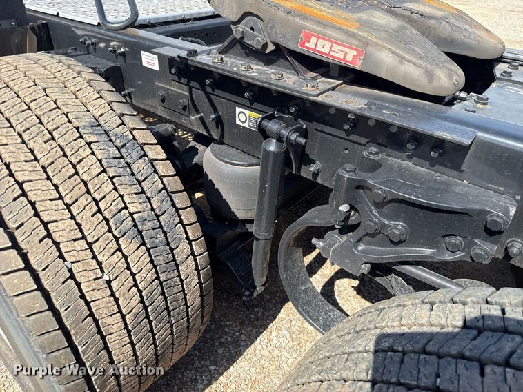 image for item EJ4827 2022 Kenworth T680 semi truck