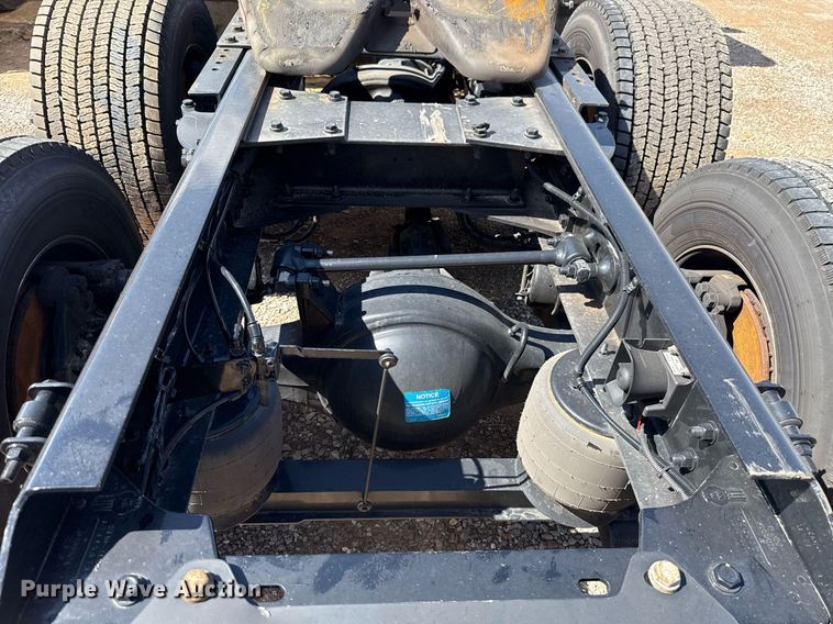 image for item EJ4827 2022 Kenworth T680 semi truck