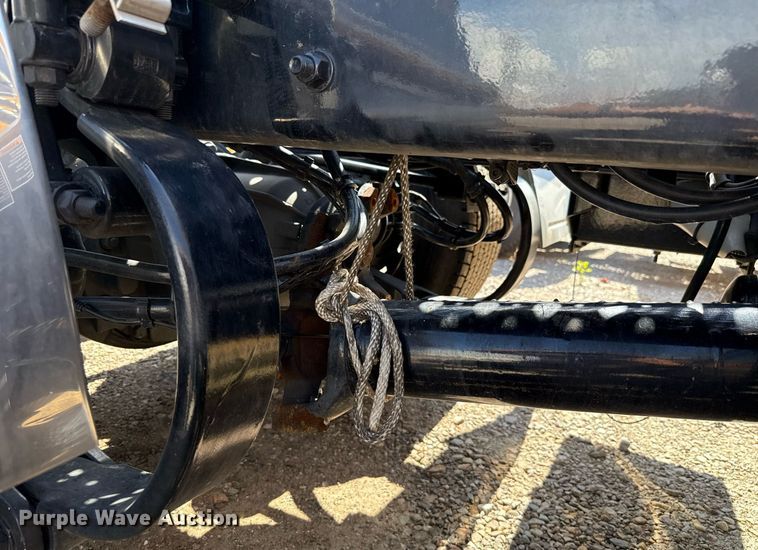 image for item EJ4827 2022 Kenworth T680 semi truck