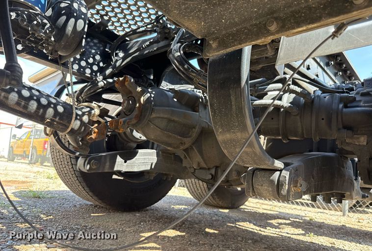 image for item EJ4827 2022 Kenworth T680 semi truck