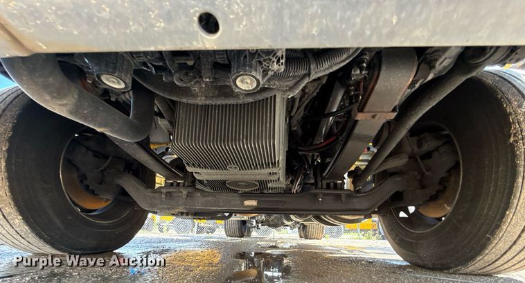 image for item EJ4827 2022 Kenworth T680 semi truck