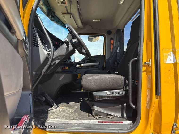 image for item EJ4827 2022 Kenworth T680 semi truck