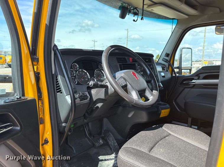 image for item EJ4827 2022 Kenworth T680 semi truck