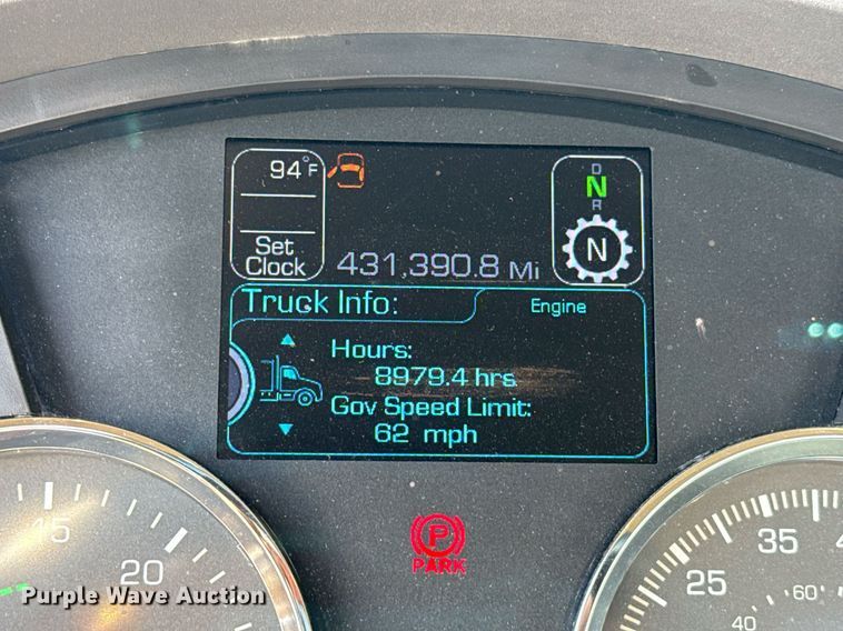 image for item EJ4827 2022 Kenworth T680 semi truck