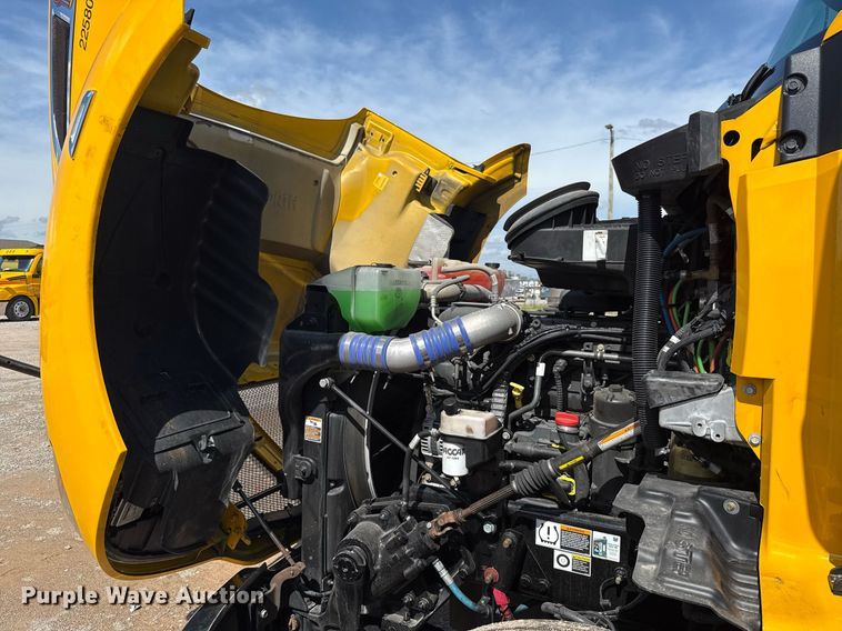 image for item EJ4827 2022 Kenworth T680 semi truck