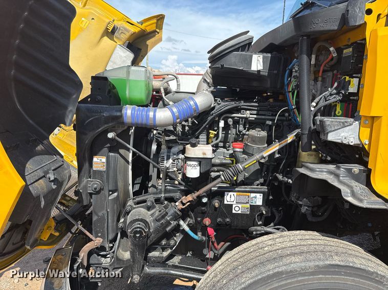 image for item EJ4827 2022 Kenworth T680 semi truck