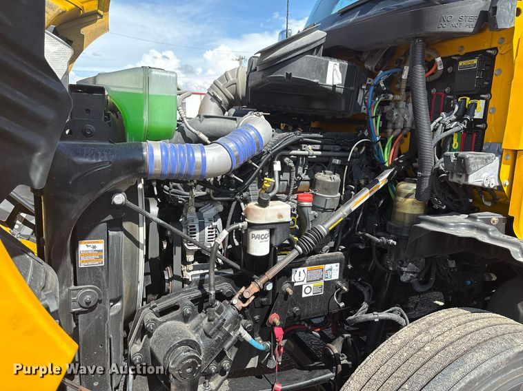 image for item EJ4827 2022 Kenworth T680 semi truck