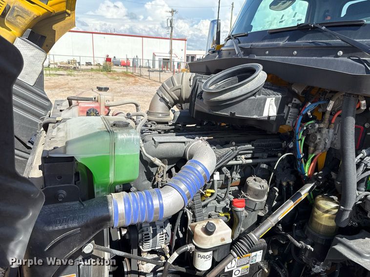 image for item EJ4827 2022 Kenworth T680 semi truck