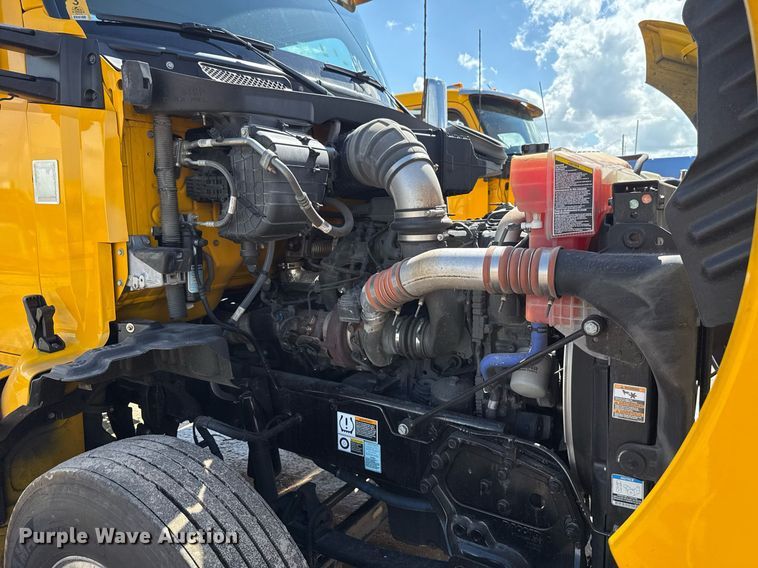 image for item EJ4827 2022 Kenworth T680 semi truck