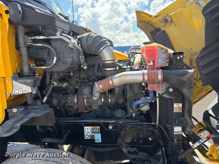 image for item EJ4827 2022 Kenworth T680 semi truck