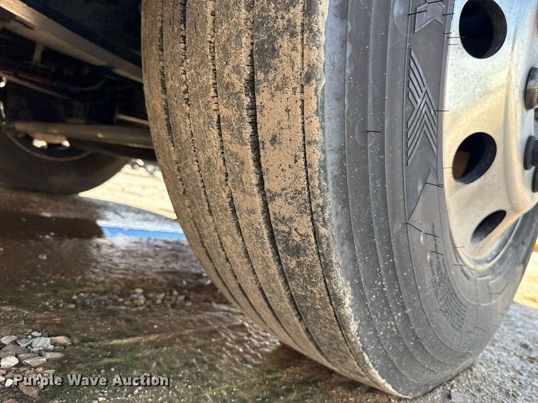 image for item EJ4827 2022 Kenworth T680 semi truck