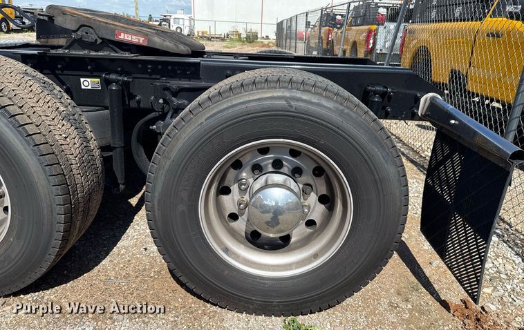 image for item EJ4827 2022 Kenworth T680 semi truck