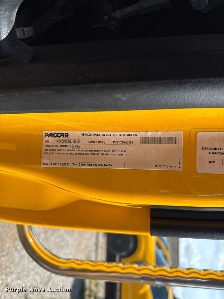 image for item EJ4827 2022 Kenworth T680 semi truck