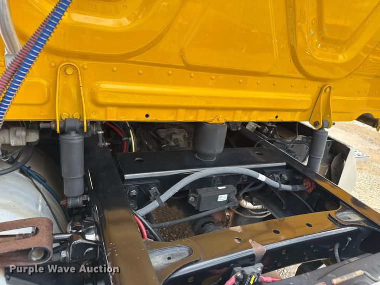 image for item EJ4828 2018 Freightliner Cascadia 125 semi truck