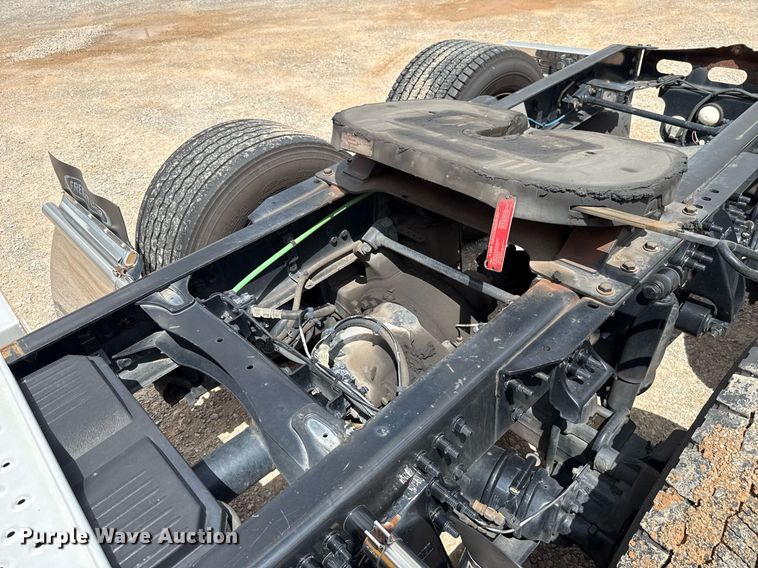 image for item EJ4828 2018 Freightliner Cascadia 125 semi truck