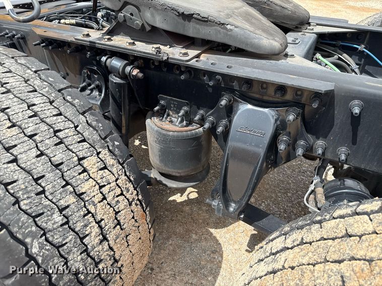 image for item EJ4828 2018 Freightliner Cascadia 125 semi truck