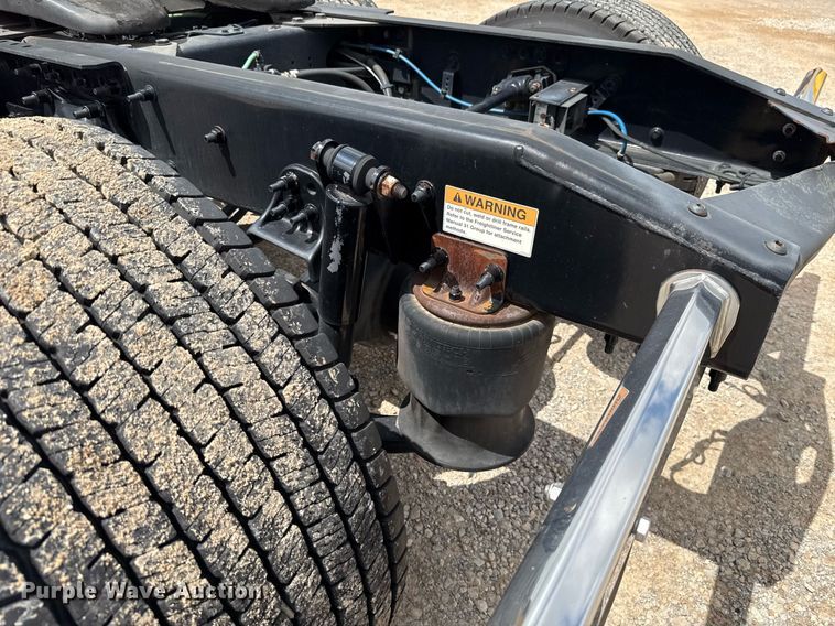 image for item EJ4828 2018 Freightliner Cascadia 125 semi truck