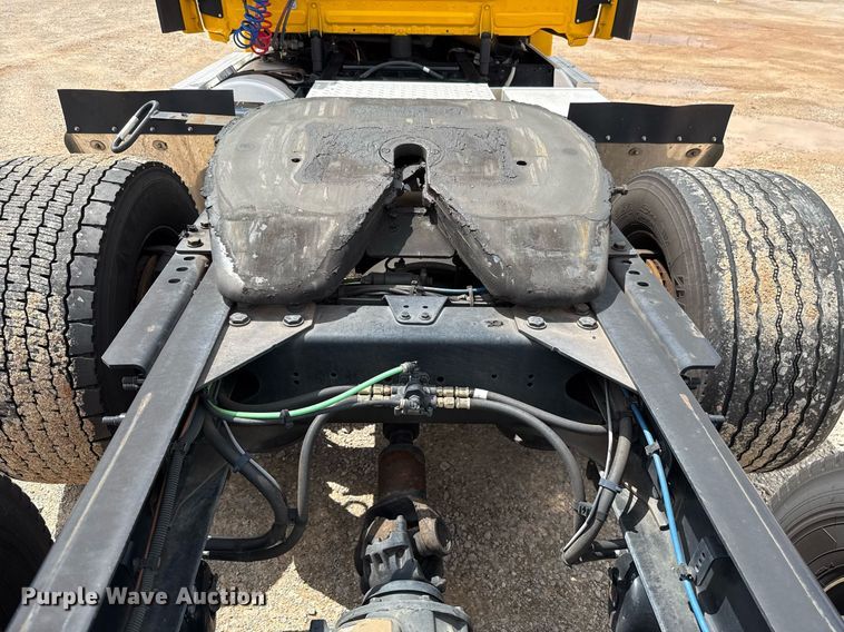 image for item EJ4828 2018 Freightliner Cascadia 125 semi truck