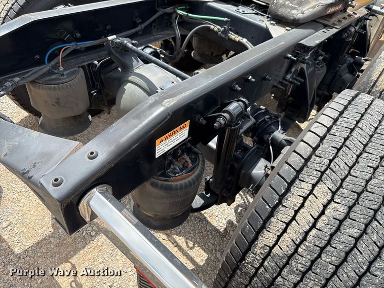 image for item EJ4828 2018 Freightliner Cascadia 125 semi truck