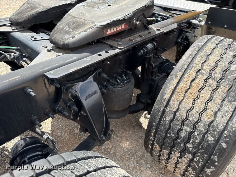 image for item EJ4828 2018 Freightliner Cascadia 125 semi truck