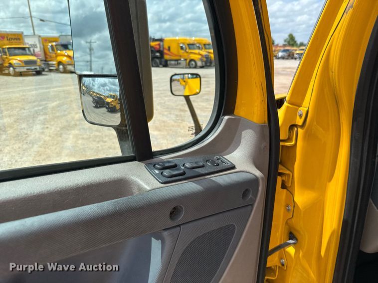 image for item EJ4828 2018 Freightliner Cascadia 125 semi truck