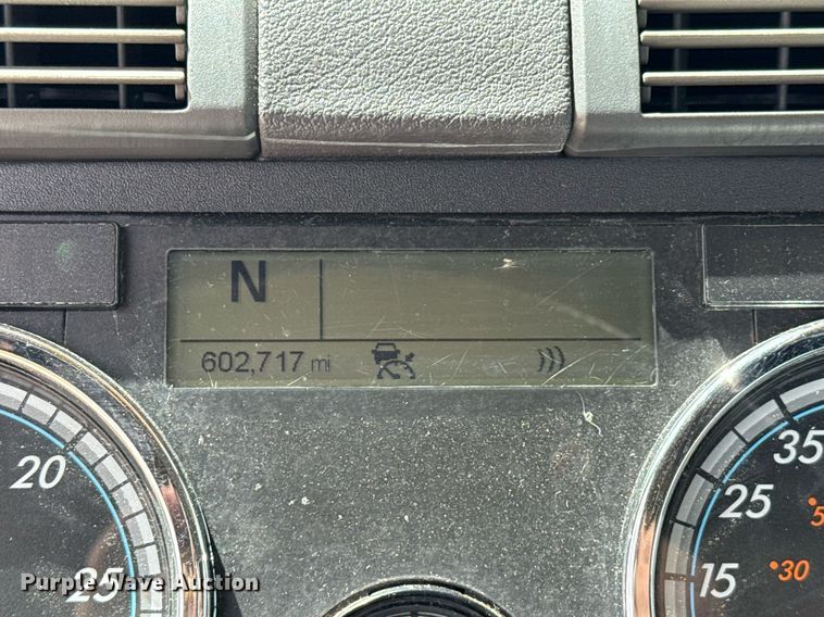 image for item EJ4828 2018 Freightliner Cascadia 125 semi truck