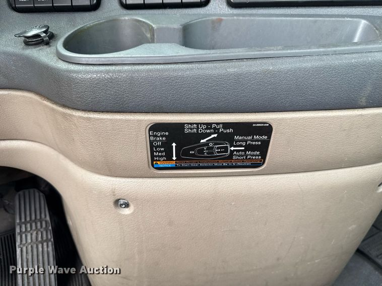 image for item EJ4828 2018 Freightliner Cascadia 125 semi truck