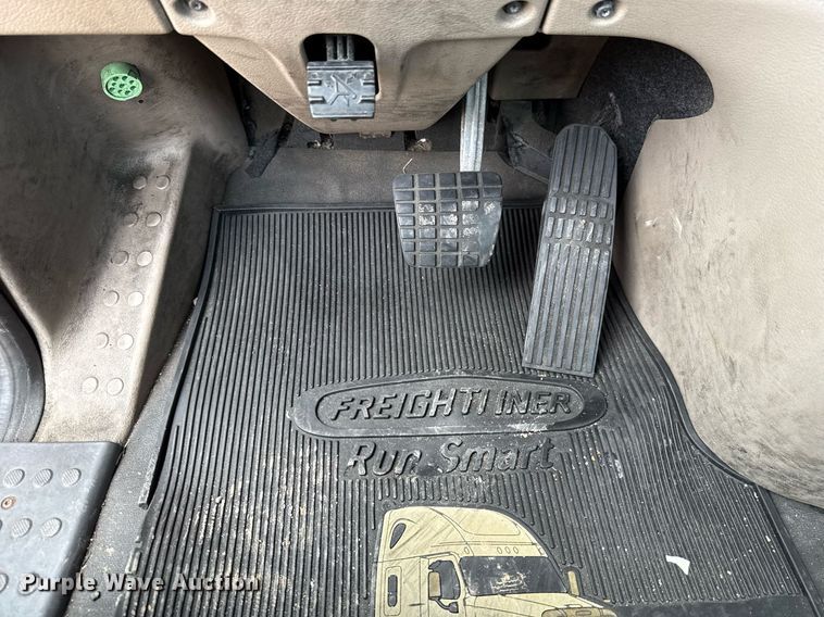 image for item EJ4828 2018 Freightliner Cascadia 125 semi truck