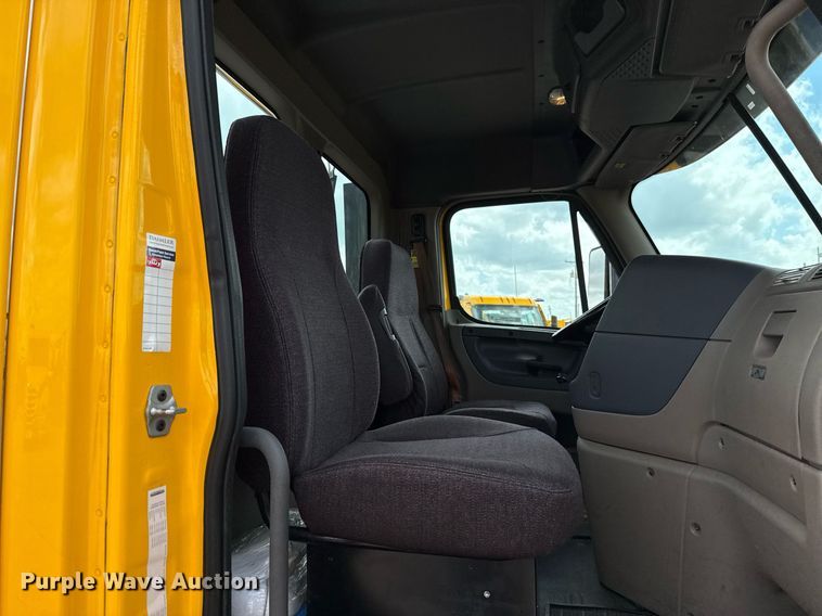 image for item EJ4828 2018 Freightliner Cascadia 125 semi truck