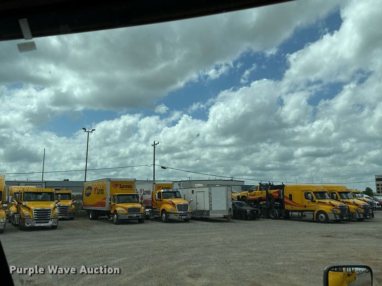 image for item EJ4828 2018 Freightliner Cascadia 125 semi truck