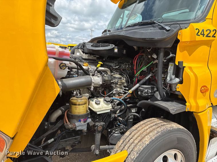 image for item EJ4828 2018 Freightliner Cascadia 125 semi truck