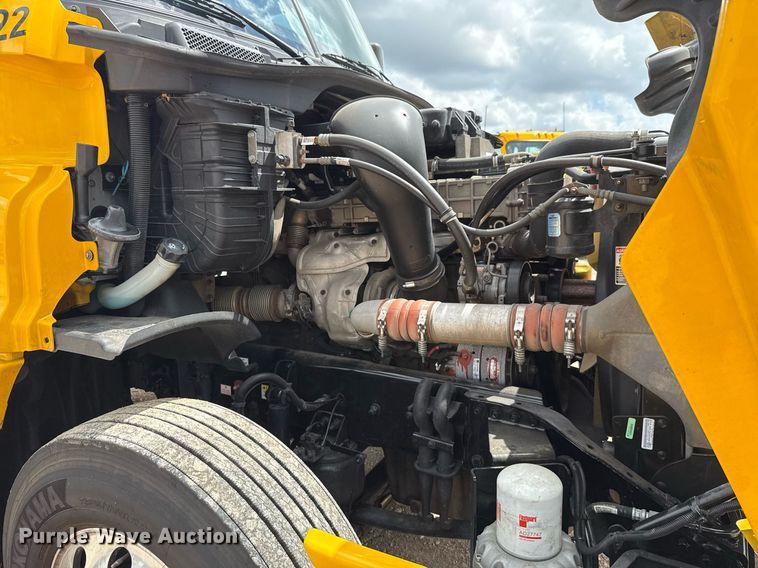 image for item EJ4828 2018 Freightliner Cascadia 125 semi truck