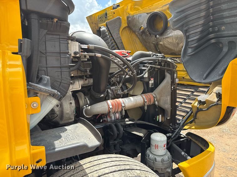 image for item EJ4828 2018 Freightliner Cascadia 125 semi truck