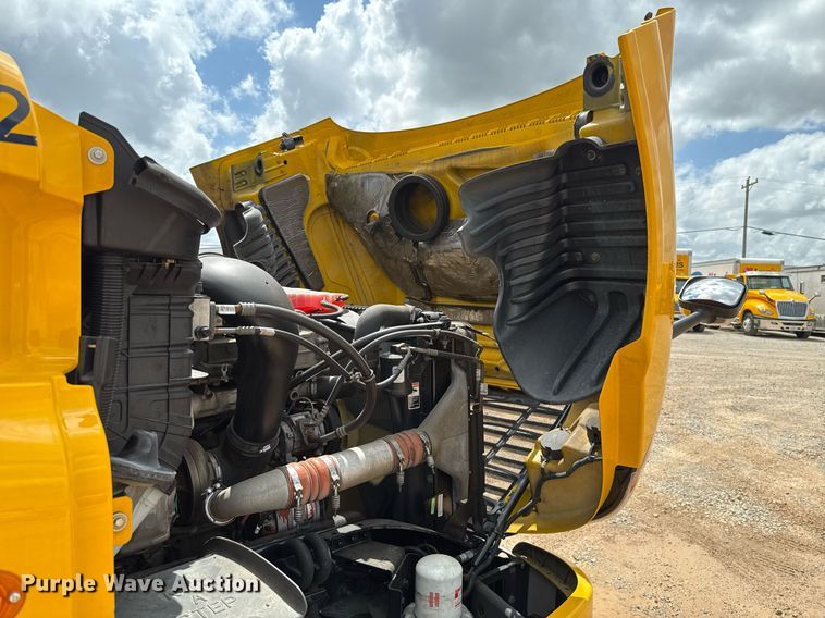 image for item EJ4828 2018 Freightliner Cascadia 125 semi truck