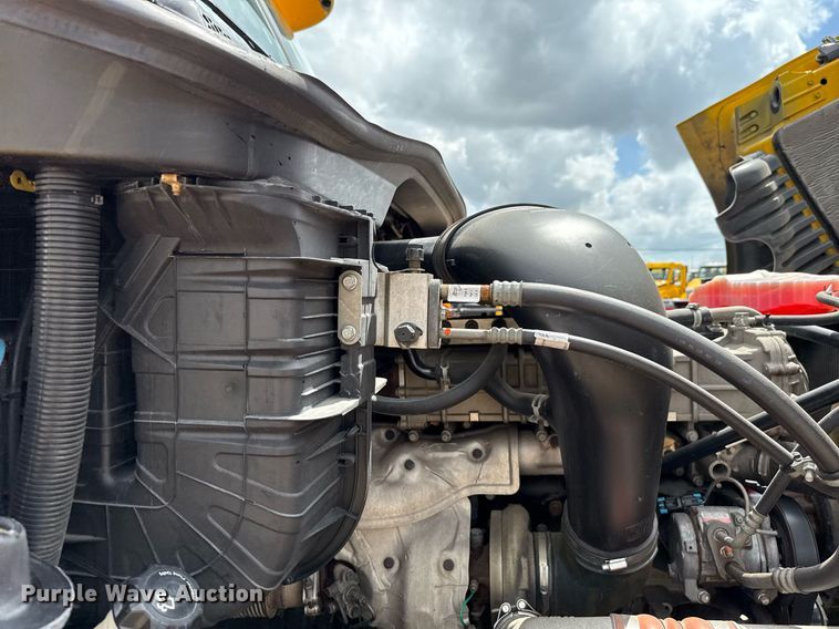 image for item EJ4828 2018 Freightliner Cascadia 125 semi truck