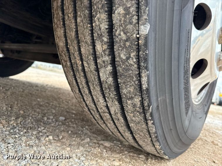 image for item EJ4828 2018 Freightliner Cascadia 125 semi truck