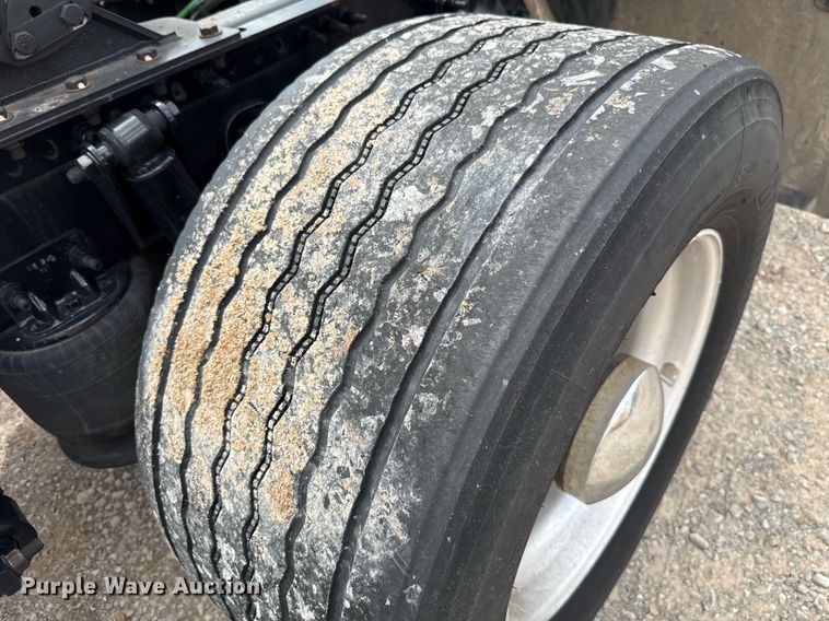 image for item EJ4828 2018 Freightliner Cascadia 125 semi truck