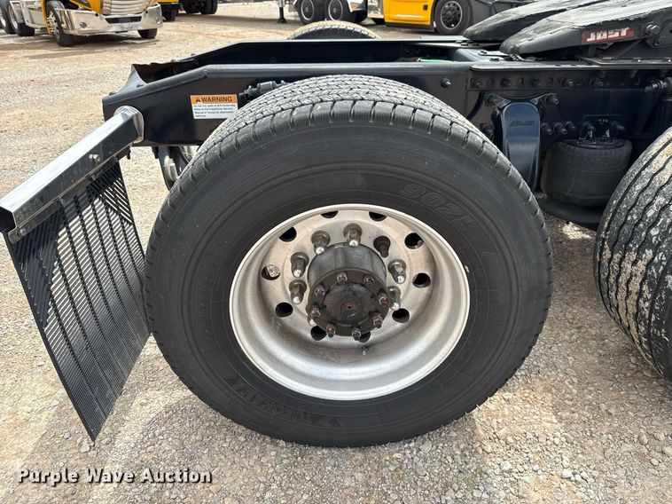 image for item EJ4828 2018 Freightliner Cascadia 125 semi truck