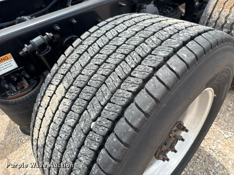 image for item EJ4828 2018 Freightliner Cascadia 125 semi truck