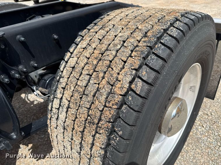 image for item EJ4828 2018 Freightliner Cascadia 125 semi truck