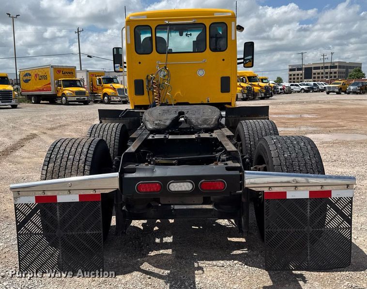 image for item EJ4829 2021 Kenworth T680 semi truck