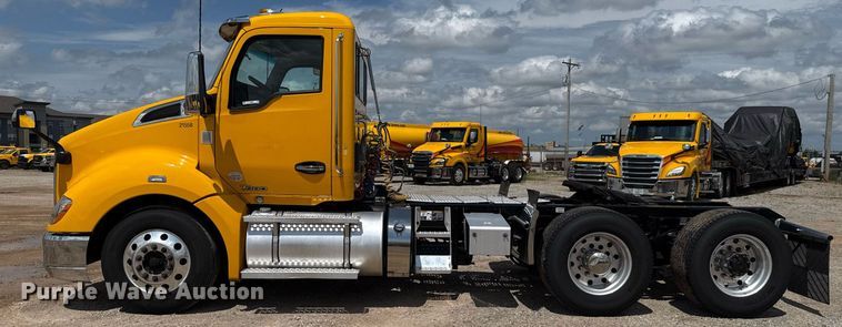image for item EJ4829 2021 Kenworth T680 semi truck