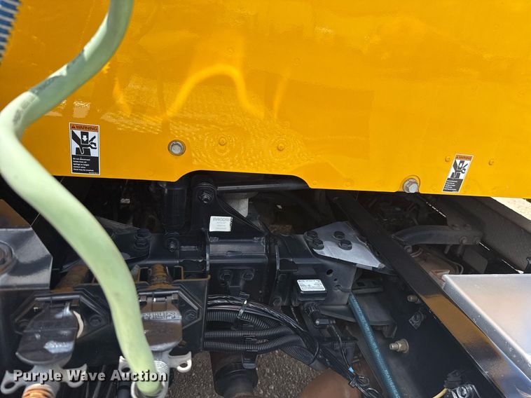 image for item EJ4829 2021 Kenworth T680 semi truck