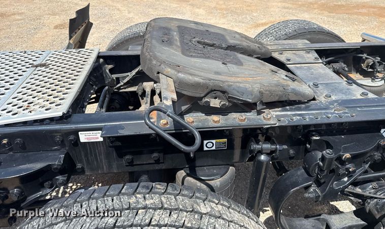 image for item EJ4829 2021 Kenworth T680 semi truck