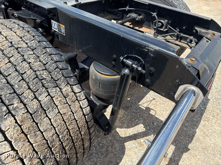 image for item EJ4829 2021 Kenworth T680 semi truck