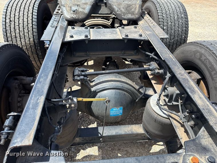 image for item EJ4829 2021 Kenworth T680 semi truck